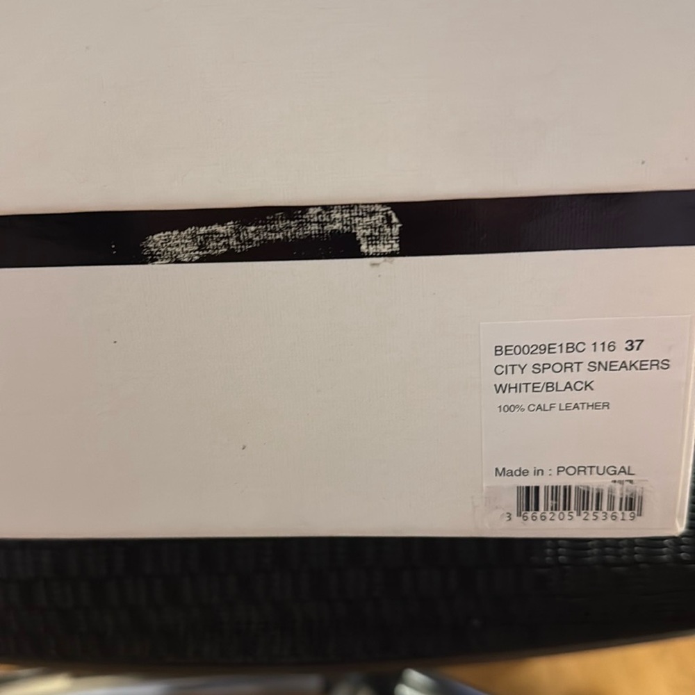 Givenchy Black and White Designer Sneakers with Bold Logo - Picture 10 of 10